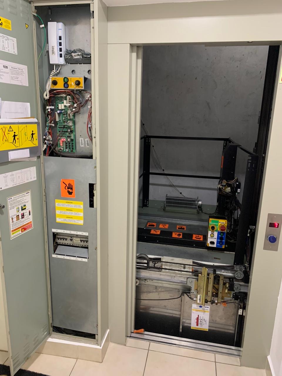 Elevador residencial moderno instalado pela ENGIPRO